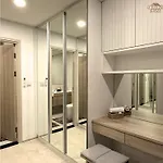 Modern Pool View Bts Ekkamai-1Br