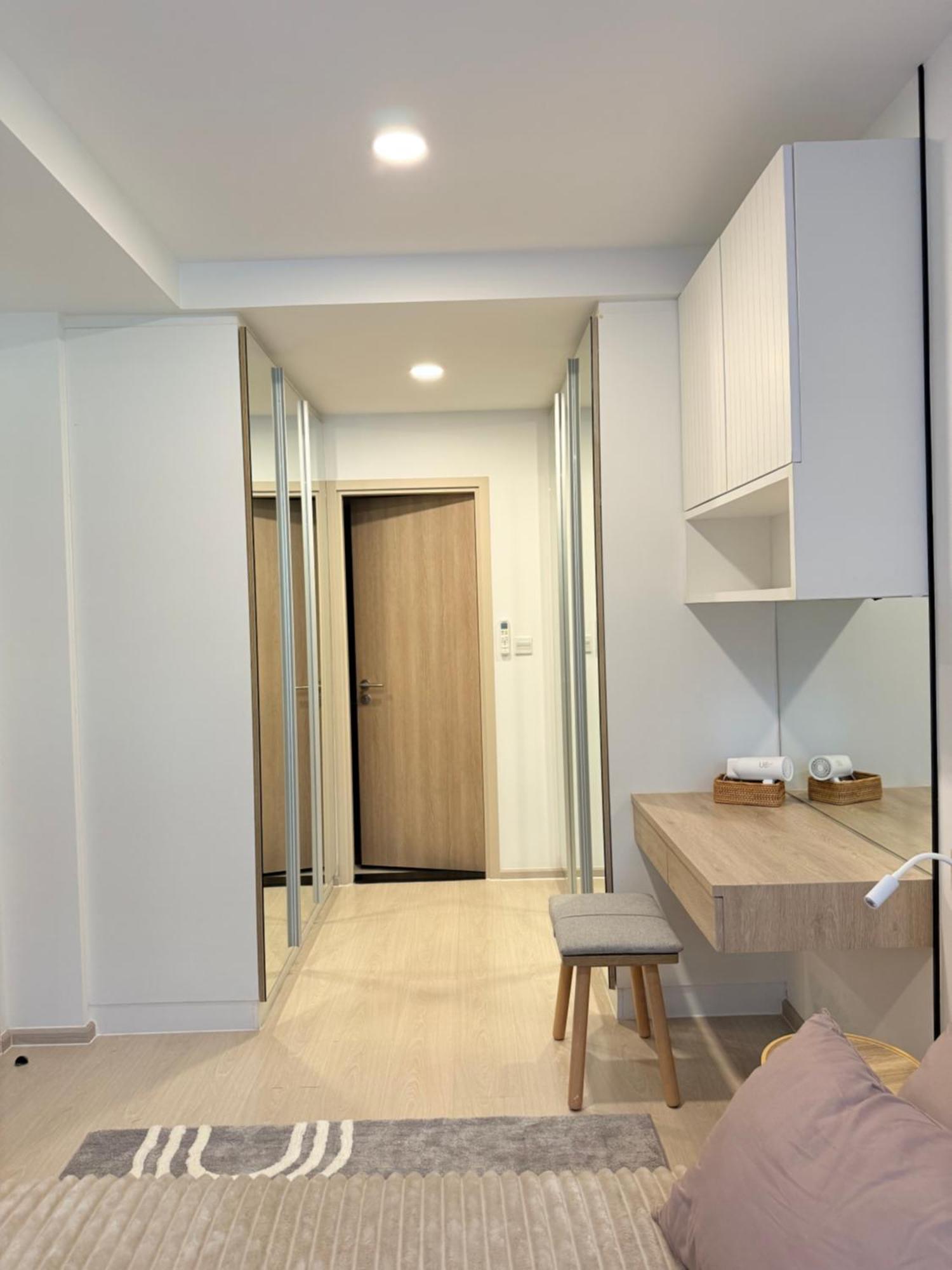 Modern Pool View Bts Ekkamai-1br